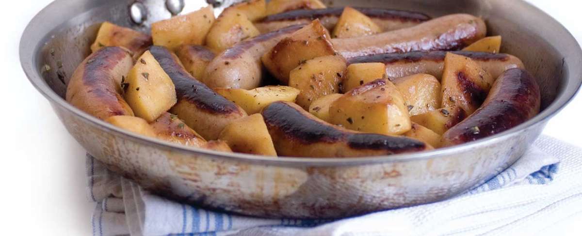 Pan Grilled Sausage With Apples And Onions 
