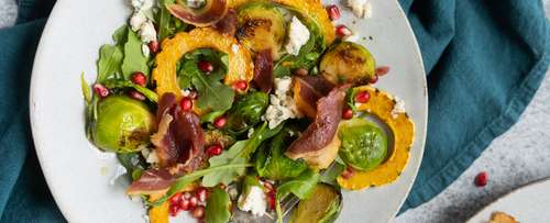 Arugula salad with bacon and blue cheese